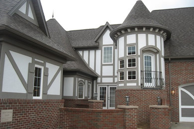 クリーブランドにあるトラディショナルスタイルのおしゃれな家の外観の写真
