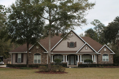 Example of a cottage exterior home design in Jacksonville