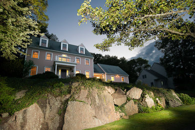 ボストンにあるトラディショナルスタイルのおしゃれな家の外観の写真