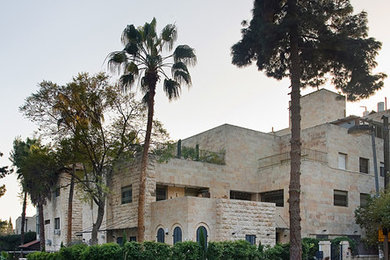 テルアビブにあるトラディショナルスタイルのおしゃれな家の外観の写真