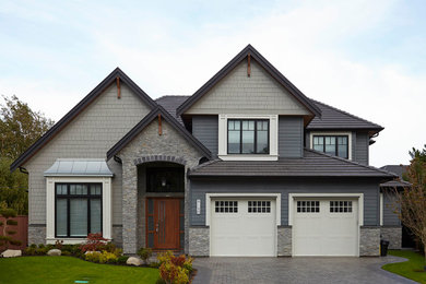 Diseño de fachada de casa multicolor contemporánea grande de dos plantas con revestimientos combinados, tejado a dos aguas y tejado de teja de barro