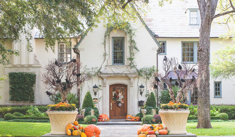Houzz Call: Show Us Your Halloween Decorating Style