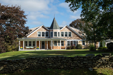 Farmhouse exterior home photo in Providence