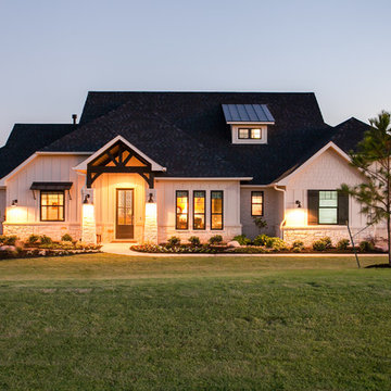 Farmhouse Home with a Fashionable Interior