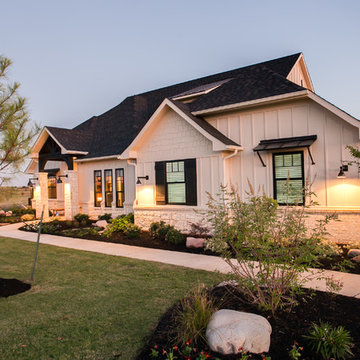Farmhouse Home with a Fashionable Interior