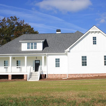 Farmhouse in Jefferson - white exterior