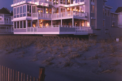 ワシントンD.C.にあるビーチスタイルのおしゃれな家の外観の写真