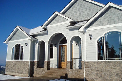 Réalisation d'une façade de maison tradition.