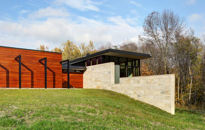 Houzz Tour: Fieldstone Divides and Connects a Wisconsin Home