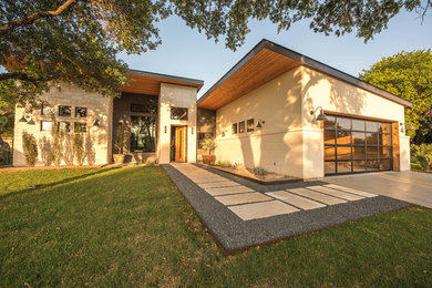 Cottage exterior home idea in Austin