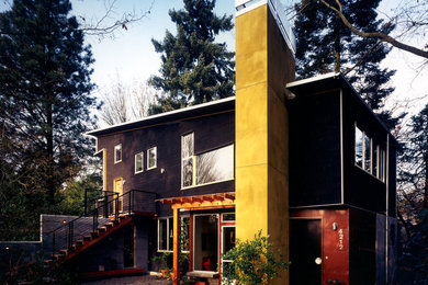 シアトルにあるモダンスタイルのおしゃれな家の外観の写真