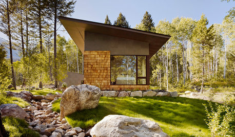 Houzz Tour: Finding the Essential in a Compact Guesthouse