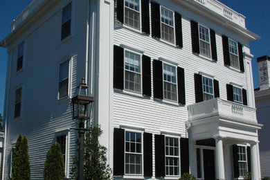 ボストンにあるラグジュアリーな巨大なトラディショナルスタイルのおしゃれな家の外観の写真