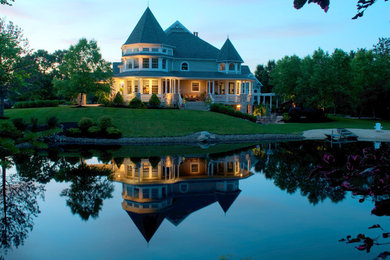 Design ideas for a classic house exterior in Cleveland.