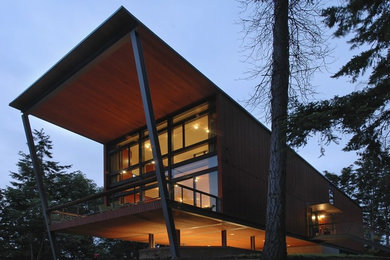 Inspiration for a modern house exterior in Seattle.