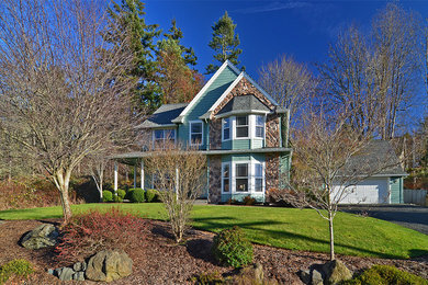 Cottage green two-story exterior home photo in Seattle