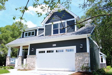 Example of a classic exterior home design in Chicago