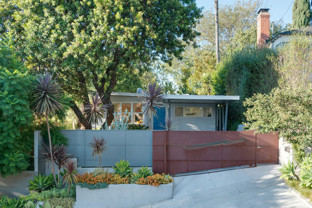 Midcentury Exterior by Parson Architecture