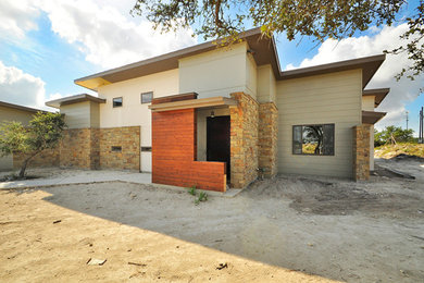 Inspiration for a medium sized contemporary bungalow house exterior in Austin with concrete fibreboard cladding.