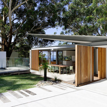 Front Facade, garage and view with pool - Avoca Weekender - Avoca Beach House at