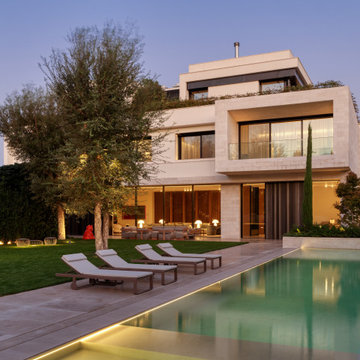 Front Garden & Pool
