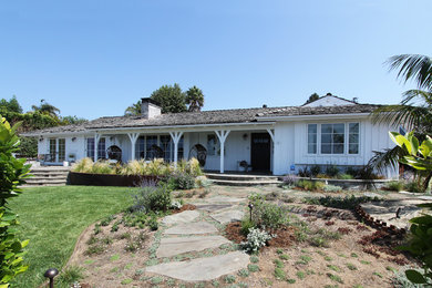 Inspiration for a large and white traditional bungalow front detached house in Los Angeles.