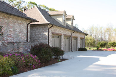 Example of an exterior home design in New Orleans