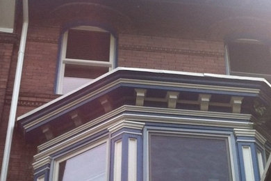 Foto de fachada clásica con revestimiento de ladrillo