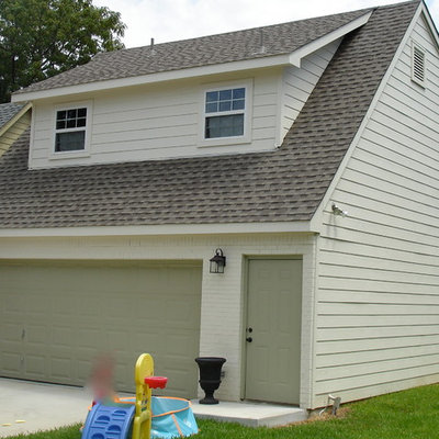 Mid-sized elegant white two-story vinyl exterior home photo in Dallas with a hip roof