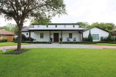 Farmhouse exterior home idea in Orlando