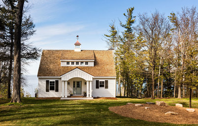 Houzz Tour: Classic Lake Cottage Style for a Vacation House