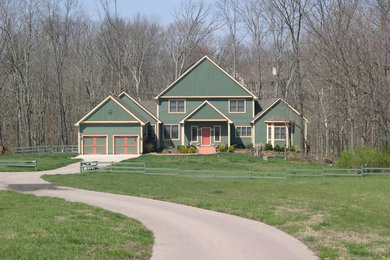 Inspiration for a cottage exterior home remodel in Cincinnati