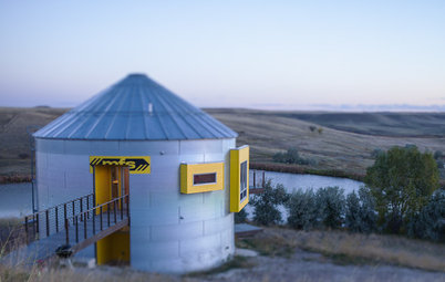 Houzz Tour: Prairie Grain Bin Turned Bucolic Retirement Home
