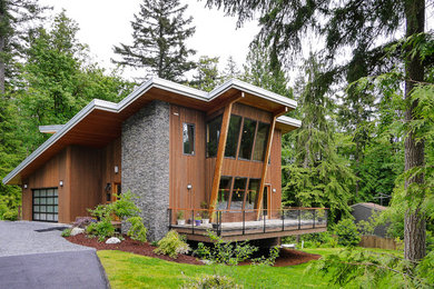Photo of a contemporary two floor house exterior in Seattle with wood cladding.
