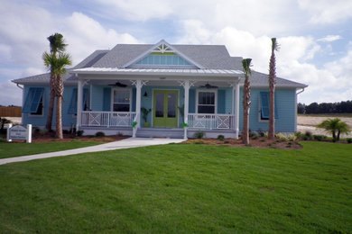 Example of an island style exterior home design in Orlando