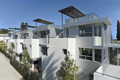 This is an example of a contemporary house exterior in Los Angeles.