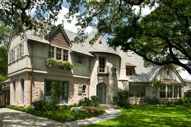 Elegant exterior home photo in Houston
