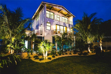 Photo of a beach style house exterior in Tampa.