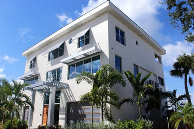 Modern three-story house exterior idea in Miami