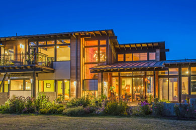 Mittelgroße, Zweistöckige Moderne Holzfassade Haus in Portland