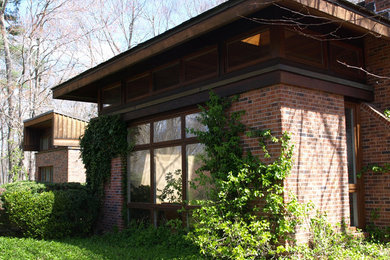 Example of an arts and crafts exterior home design in Bridgeport