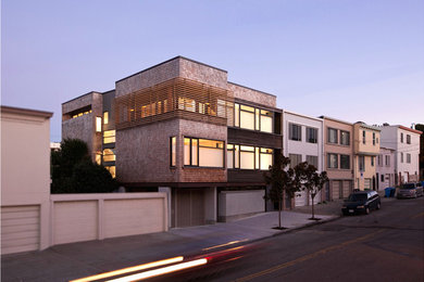Источник вдохновения для домашнего уюта: большой, трехэтажный, серый частный загородный дом в стиле модернизм с комбинированной облицовкой, плоской крышей и металлической крышей