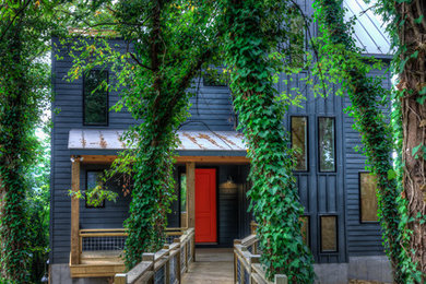リッチモンドにあるお手頃価格の小さなコンテンポラリースタイルのおしゃれな家の外観 (コンクリート繊維板サイディング) の写真