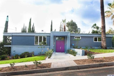 Inspiration for a 1960s exterior home remodel in Los Angeles