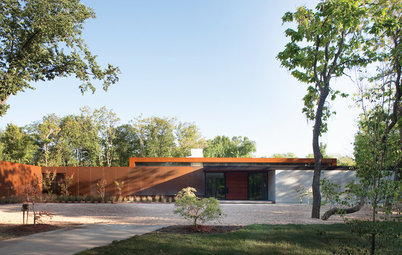 Houzz Tour: Heavy Metal Rocks a Modern Missouri Home