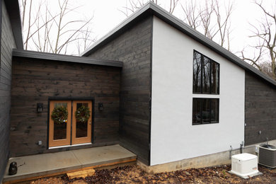 Inspiration for a contemporary exterior home remodel in Columbus