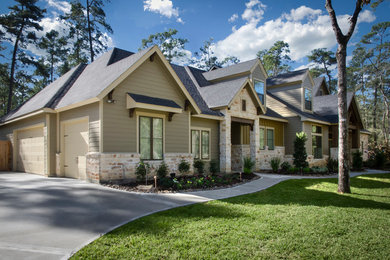 Cottage exterior home idea in Houston