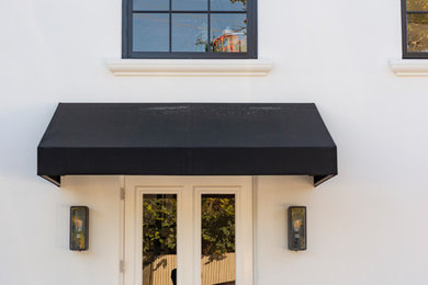 ブリスベンにあるトラディショナルスタイルのおしゃれな家の外観の写真