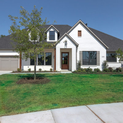 Example of a mid-sized transitional white one-story brick exterior home design in Dallas with a shingle roof