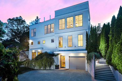 Ispirazione per la facciata di una casa bianca moderna a tre piani di medie dimensioni